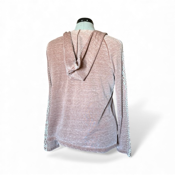 Back in the Saddle - Women's Aztec Patterned Top w/ Rhinestone - Brown - Picture 4 of 8